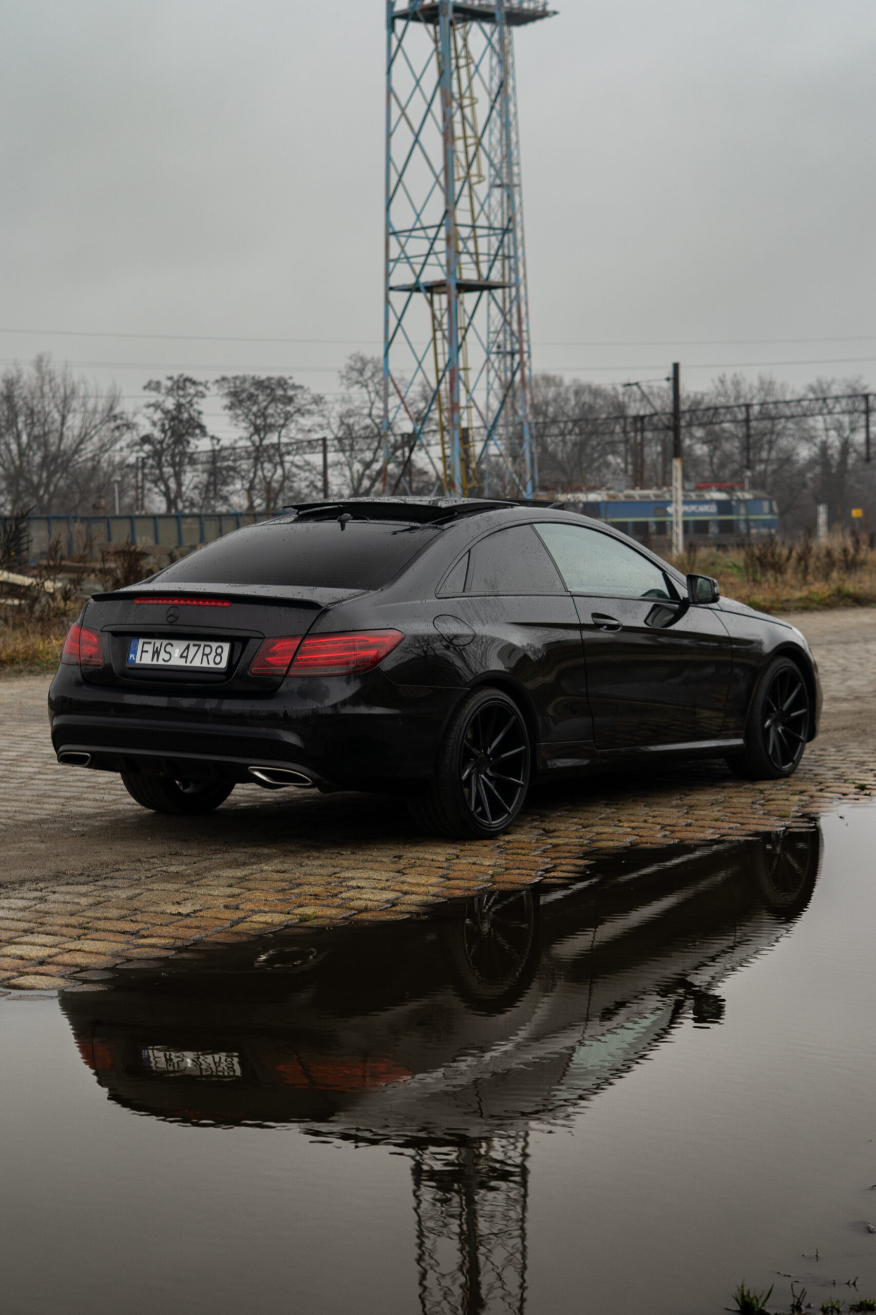 Samochód – ujęcie urban / refleksja